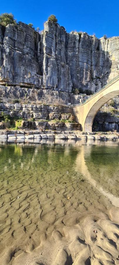 Magnifique maison en coeur de Balazuc, proche plages ardèche Esterno foto